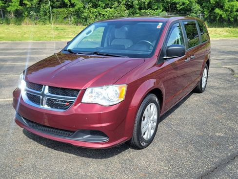 Used 2019 Dodge Grand Caravan SE w/ UConnect Hands-Free Group FWD image 7