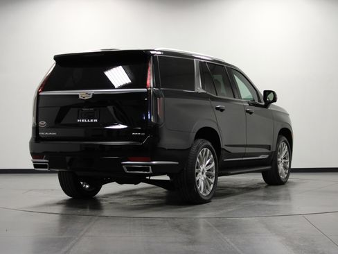 Used 2021 Cadillac Escalade Premium Luxury image 4
