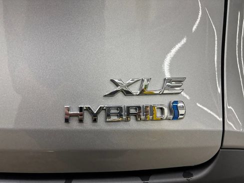 Used 2024 Toyota Sienna XLE w/ XLE Plus Package FWD image 31