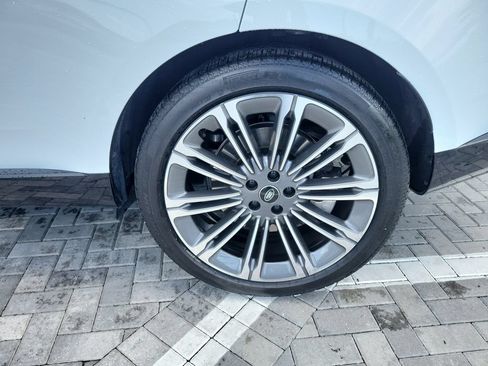 Certified 2025 Land Rover Range Rover SE AWD/4WD image 14