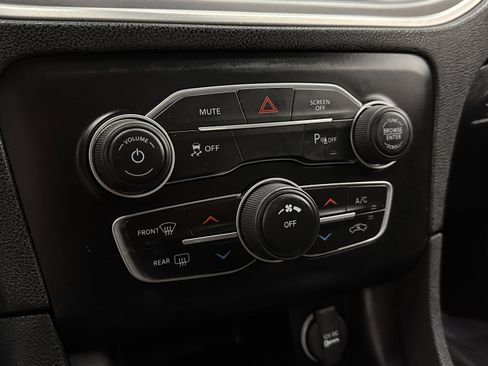 Used 2022 Dodge Charger SXT image 15
