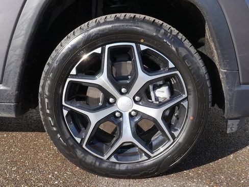 Used 2024 Jeep Compass Limited image 11