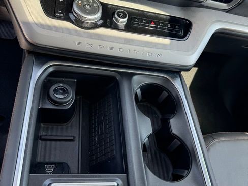 Used 2025 Ford Expedition Active image 22
