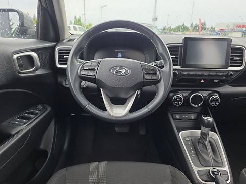 Used 2023 Hyundai Venue SEL FWD image 9