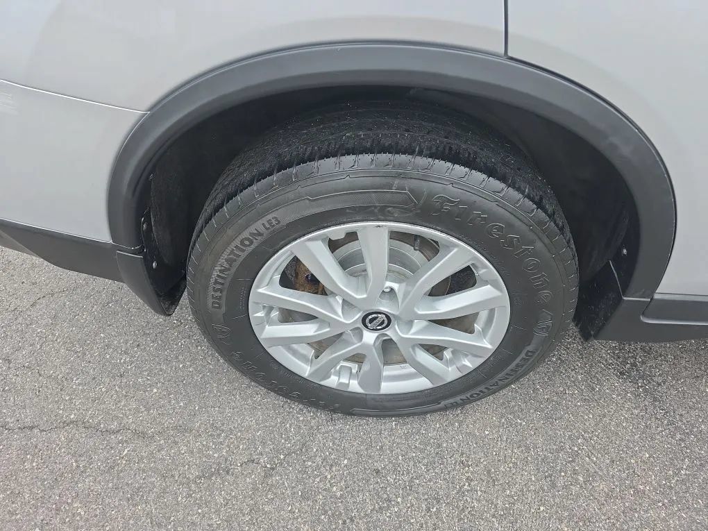Used 2017 Nissan Rogue SV w/ SV Premium Package AWD/4WD image 15