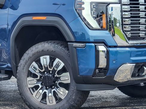 New 2026 GMC Sierra 2500 Denali w/ Denali Reserve Package AWD/4WD image 3
