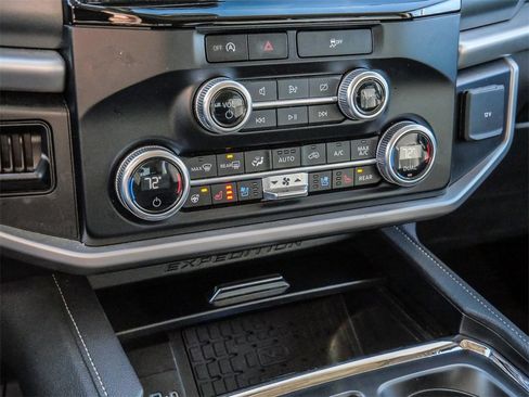 Used 2024 Ford Expedition XLT image 33