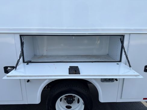 Used 2024 Ford E-350 and Econoline 350 Super Duty w/ Power Windows & Locks Group RWD image 28