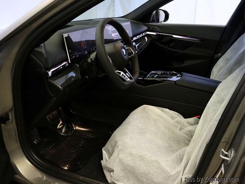 Used 2026 BMW 550e xDrive image 11