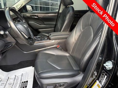 Used 2024 Toyota Highlander Limited image 17