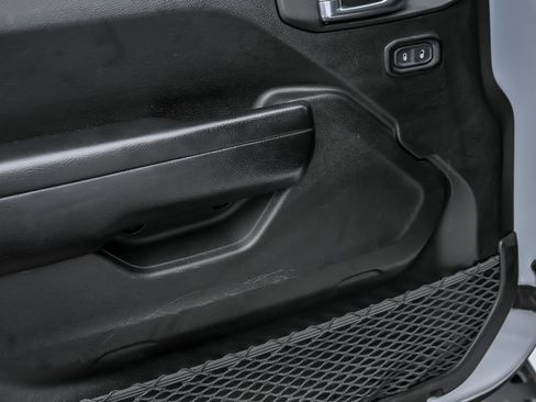 Used 2021 Jeep Wrangler Unlimited Rubicon image 12