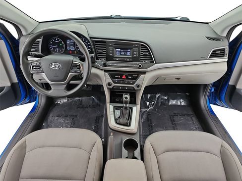 Used 2017 Hyundai Elantra SE image 12