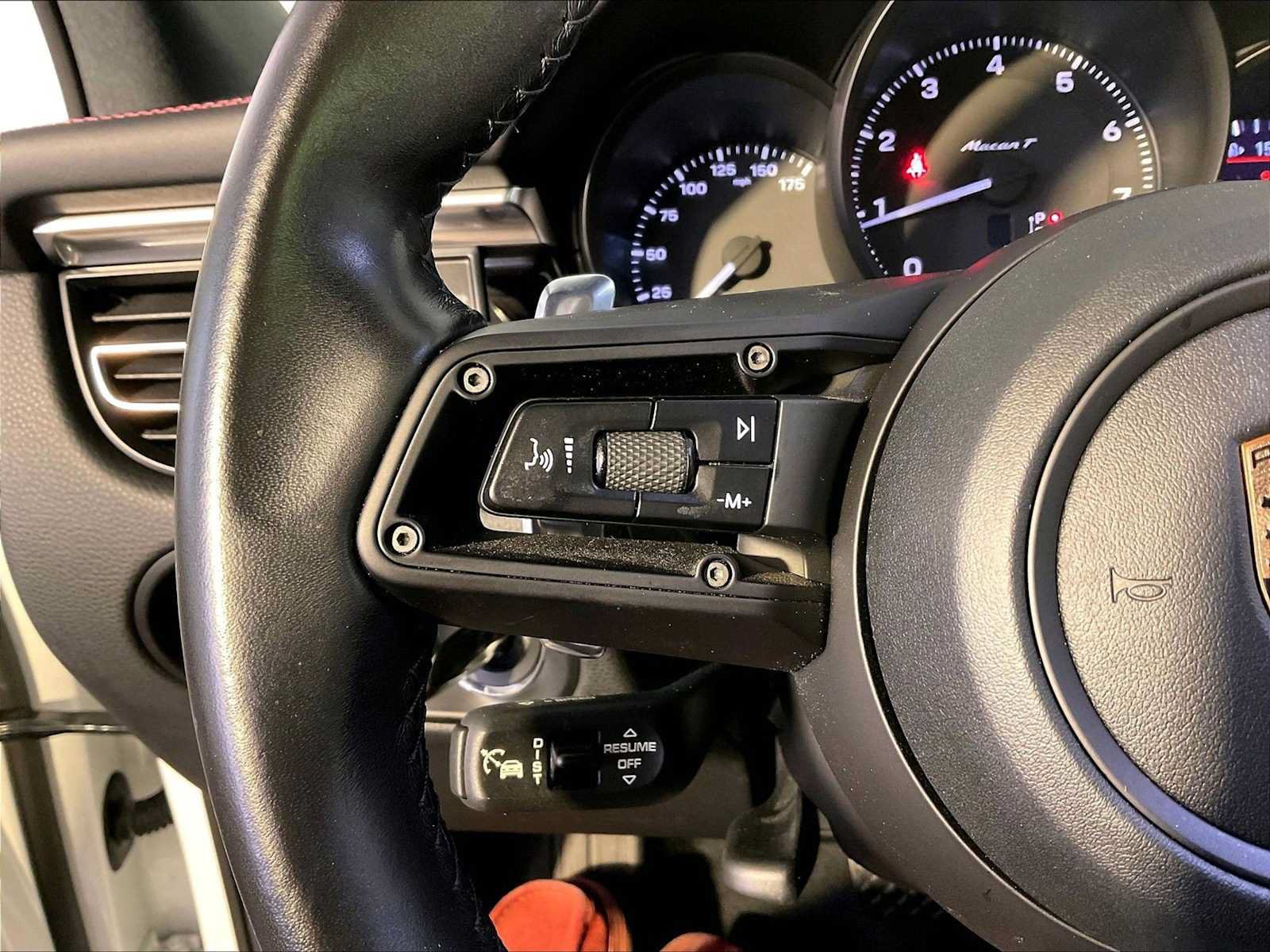 Certified 2023 Porsche Macan Turbo AWD/4WD image 27