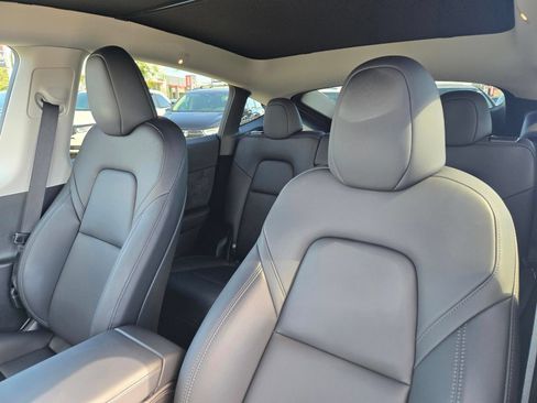 Used 2025 Tesla Model Y Long Range RWD image 13
