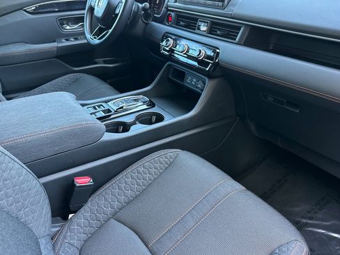 Used 2025 Honda Pilot Sport image 27