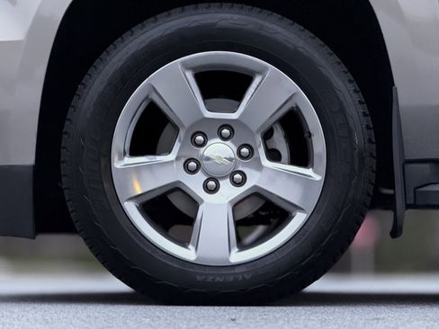 Used 2018 Chevrolet Tahoe LS w/ All-Season Package image 17