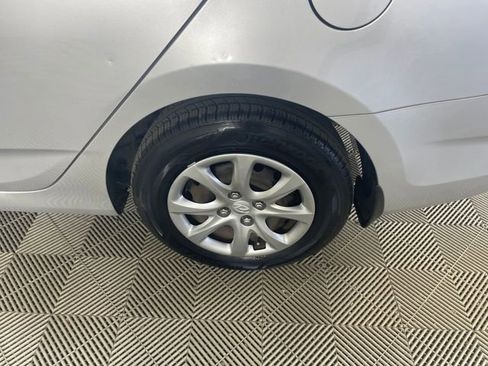 Used 2013 Hyundai Accent GLS FWD image 17
