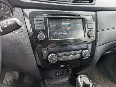 Used 2020 Nissan Rogue SV AWD/4WD image 14