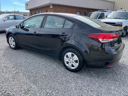 Used 2017 Kia Forte LX image 9