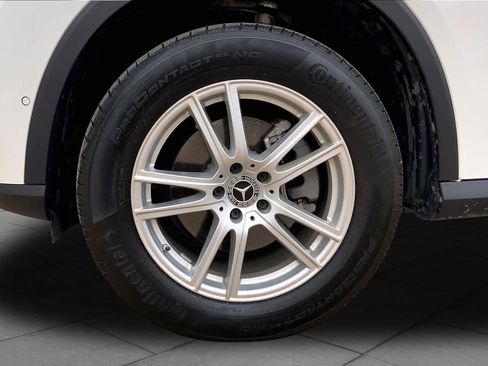 Used 2025 Mercedes-Benz GLC 300 4MATIC image 11