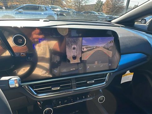 New 2026 Chevrolet Equinox EV LT image 25