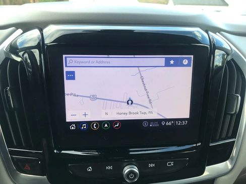 Used 2020 Chevrolet Traverse LT w/ LT Premium Package image 24