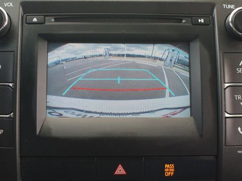 Used 2017 Toyota Camry SE image 7