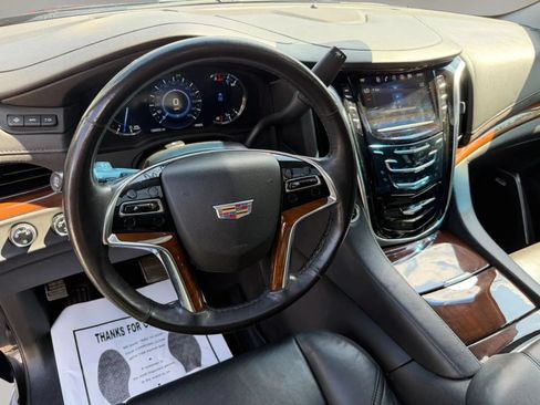 Used 2020 Cadillac Escalade ESV Luxury AWD/4WD image 14