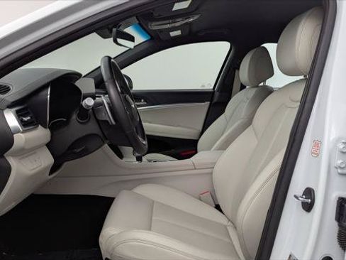Used 2025 Genesis G70 2.5T RWD image 11