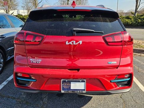 Used 2022 Kia Niro EX image 7