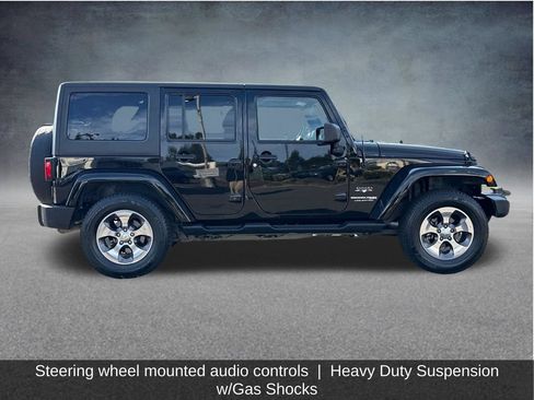 Used 2018 Jeep Wrangler Unlimited Sahara w/ Connectivity Group AWD/4WD image 10
