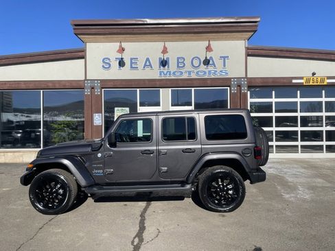 Used 2021 Jeep Wrangler Unlimited Sahara image 2
