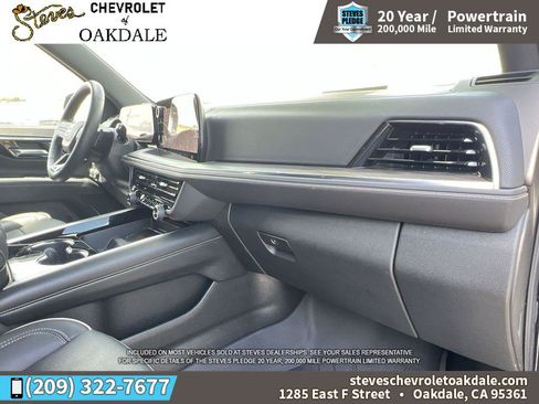 Used 2025 Chevrolet Suburban Premier AWD/4WD image 33
