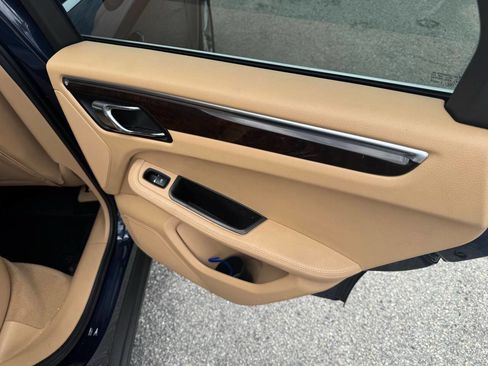Used 2015 Porsche Macan S image 14
