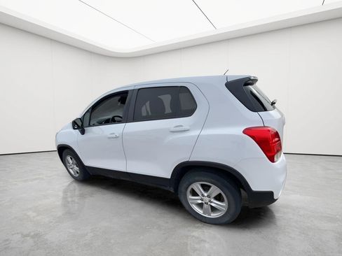 Used 2021 Chevrolet Trax LS w/ Tint and Cruise Package FWD image 9