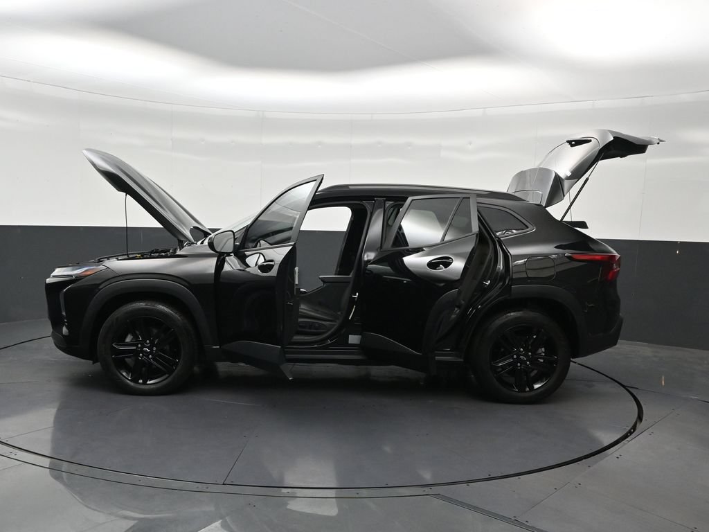 Used 2024 Chevrolet Trax ACTIV w/ Sunroof Package FWD image 39