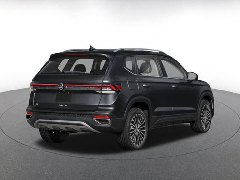 Used 2026 Volkswagen Taos SE AWD/4WD image 2
