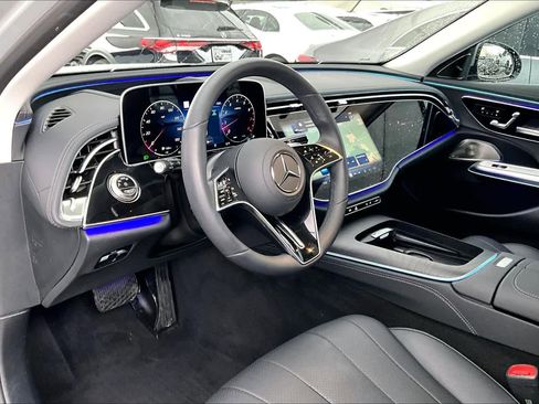 Used 2025 Mercedes-Benz E 350 4MATIC Sedan image 17
