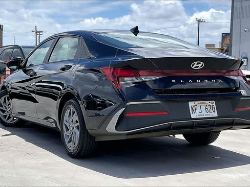 Used 2024 Hyundai Elantra SEL FWD image 4