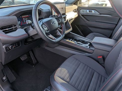 Used 2025 Ford Explorer ST-Line w/ ST-Line Street Pack image 17
