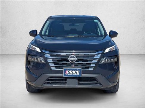 Used 2025 Nissan Rogue SV FWD image 2