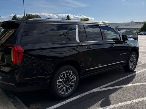 Used 2023 GMC Yukon XL Denali Ultimate AWD/4WD image 2