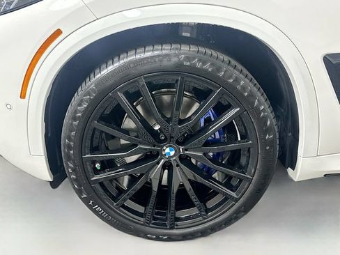 Used 2024 BMW X5 xDrive40i w/ M Sport Package AWD/4WD image 32