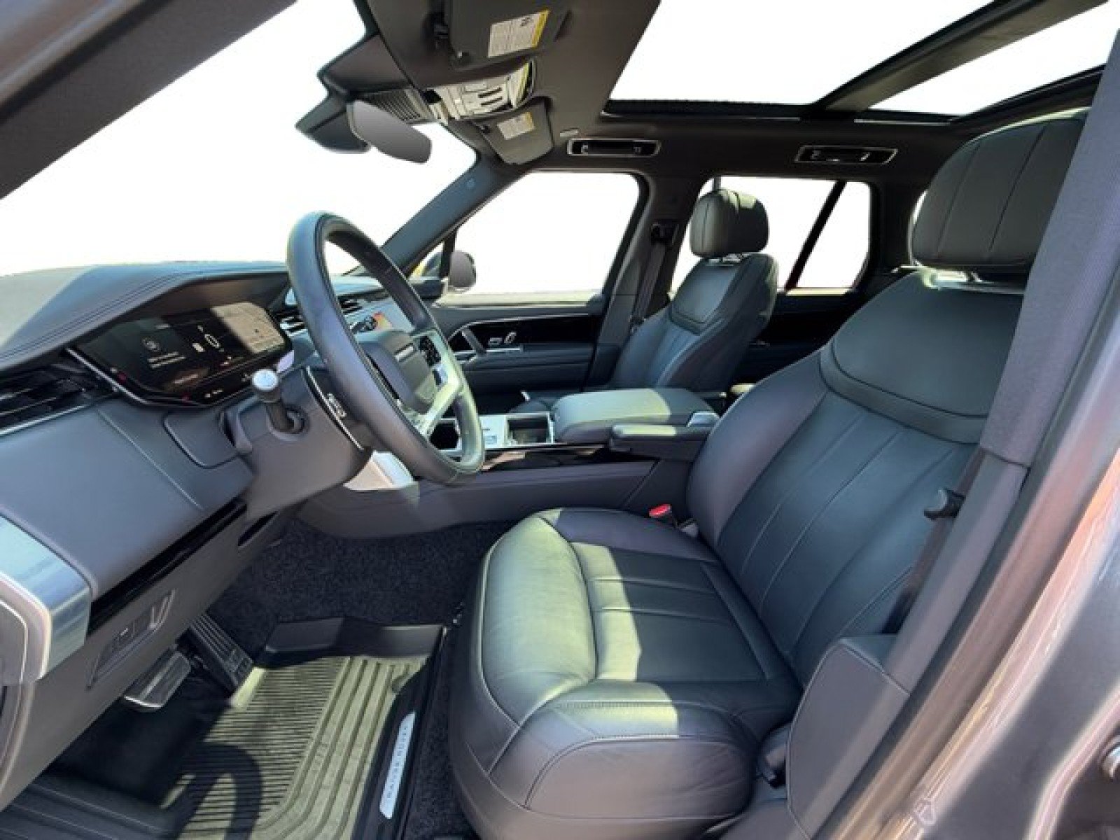 Certified 2025 Land Rover Range Rover SE AWD/4WD image 10