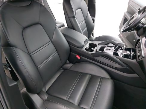 Used 2022 Porsche Cayenne E-Hybrid Coupe image 12