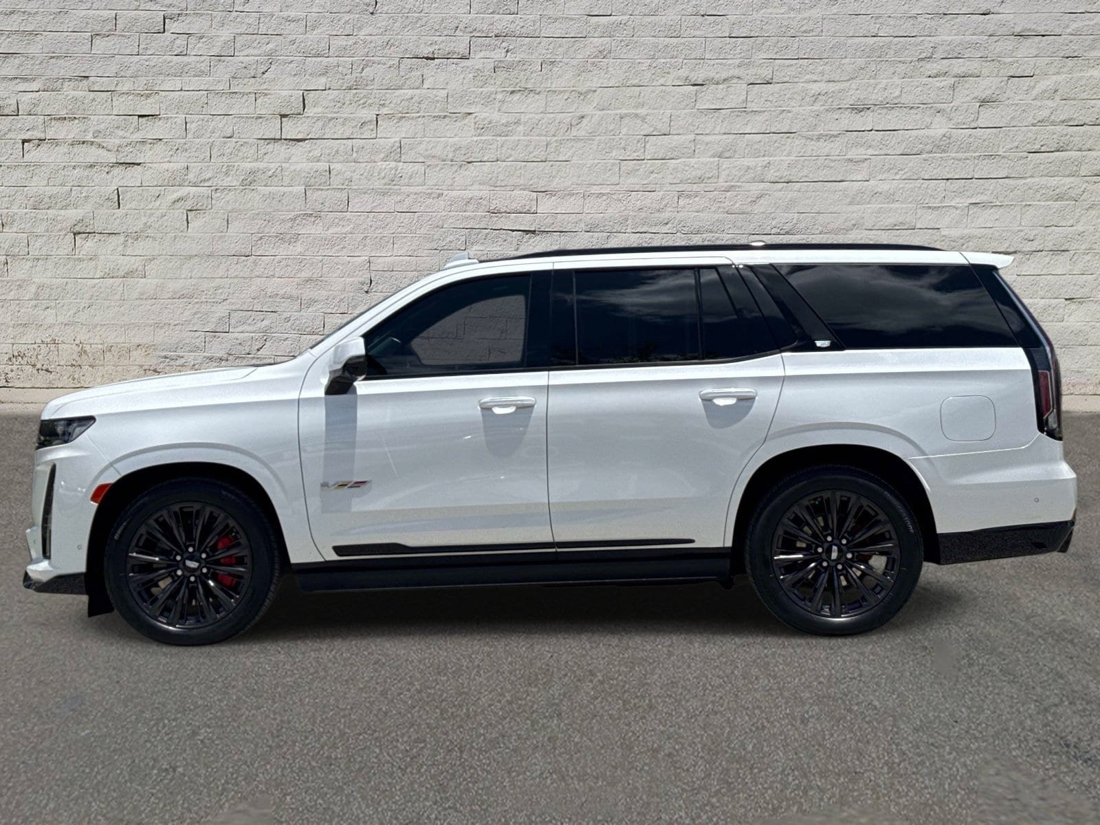 Used 2024 Cadillac Escalade V w/ LPO, ONYX Package AWD/4WD image 2
