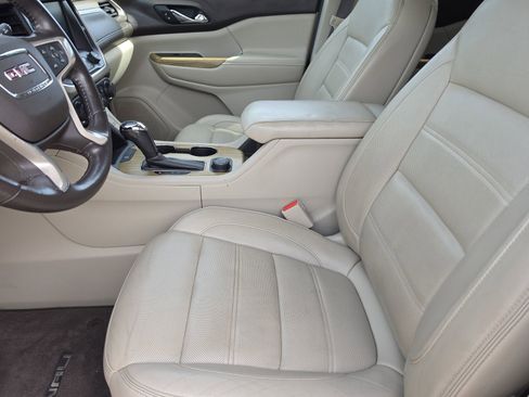 Used 2018 GMC Acadia Denali w/ Technology Package FWD image 12