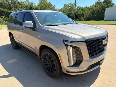 Used 2025 Cadillac Escalade Sport Platinum w/ LPO, Floor Liner Package AWD/4WD image 3