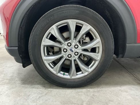 Used 2022 Ford Explorer XLT w/ Equipment Group 202A image 8