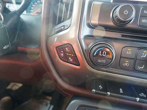 Used 2018 Chevrolet Silverado 1500 High Country image 28